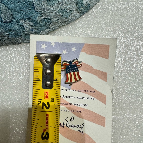 LET FREEDOM RING Exclusive Collector Disney Cast Member Pin to Commemorate 9/11 - Picture 3 of 3